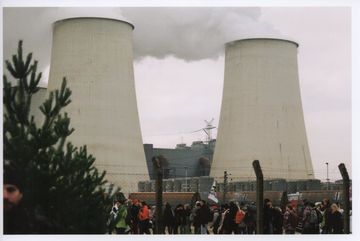 Demonstration vor dem Kohlekraftwerk Jänschwalde.