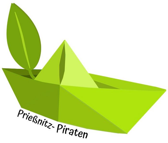 Grafik eines grünen Papierschiffchens, darunter der Schriftzug: Prießnitz-Piraten