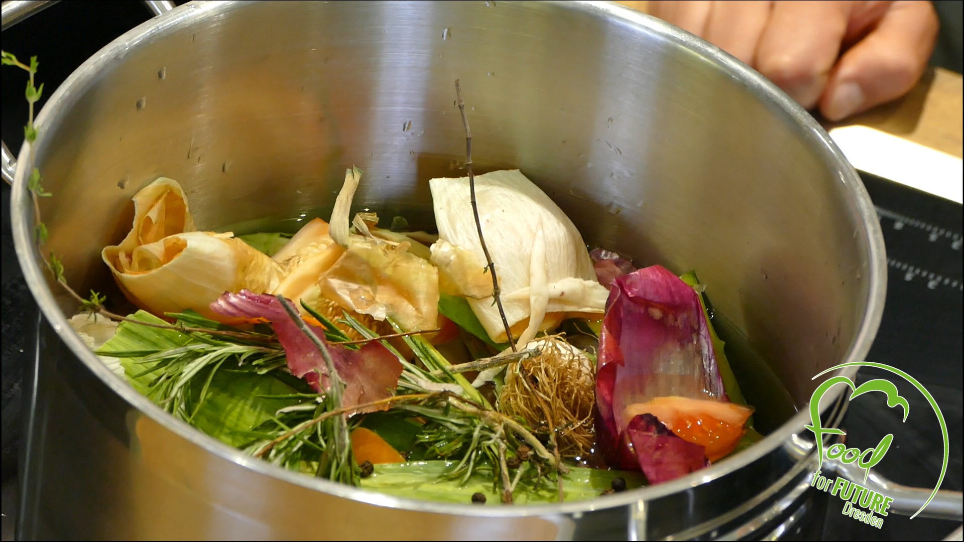 Leftover vegetables lie with herbs in a silver-coloured pot standing on a cooker. On the bottom right is the Food for Future logo.