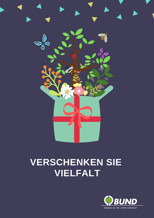 Illustration von einem Geschenk, aus dem ein Baum und Blumen herauswachsen, darauf Marienkäfer und Schmetterlinge. Dunkelblauer Hintergrund. Bildaufschrift: Verschenken Sie Vielfalt. Rechts unten das Logo des BUND.